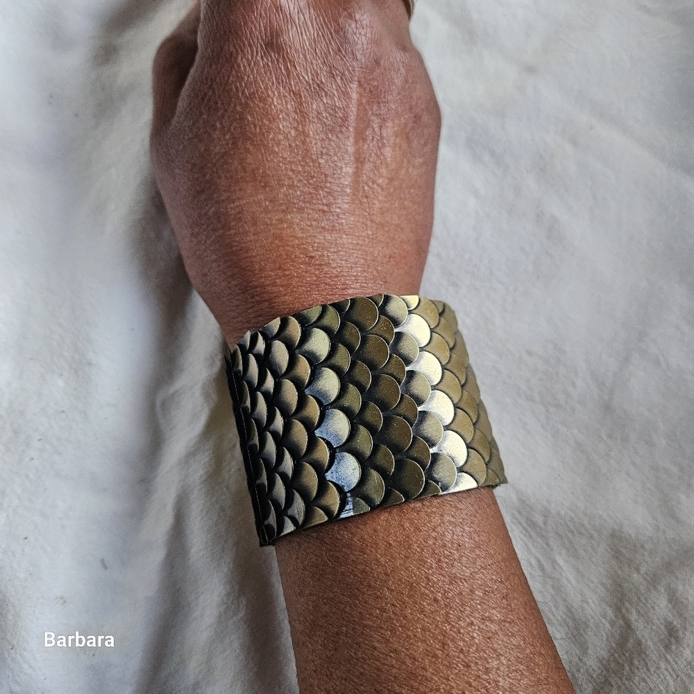 Urban Outfitters Bronze-colored Metal Fish Scale Cuff Bracelet